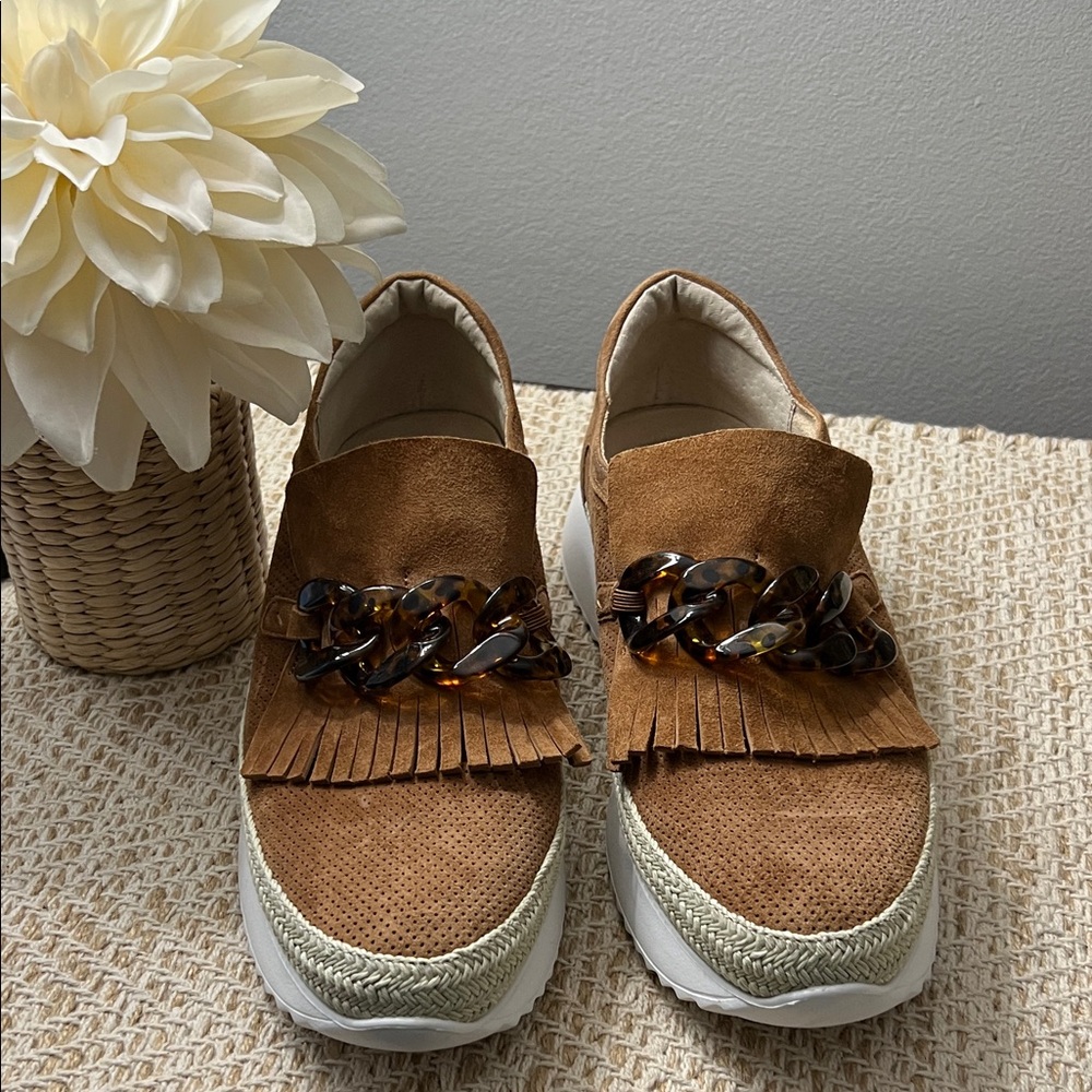 NWOT Women’s Vaneli Qerene Brown Suede Sneakers with Kilted Chain Detail